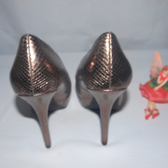 Fergie Bunny Pumps Bronze Snakeskin Style Size 7.5 - Picture 5 of 6